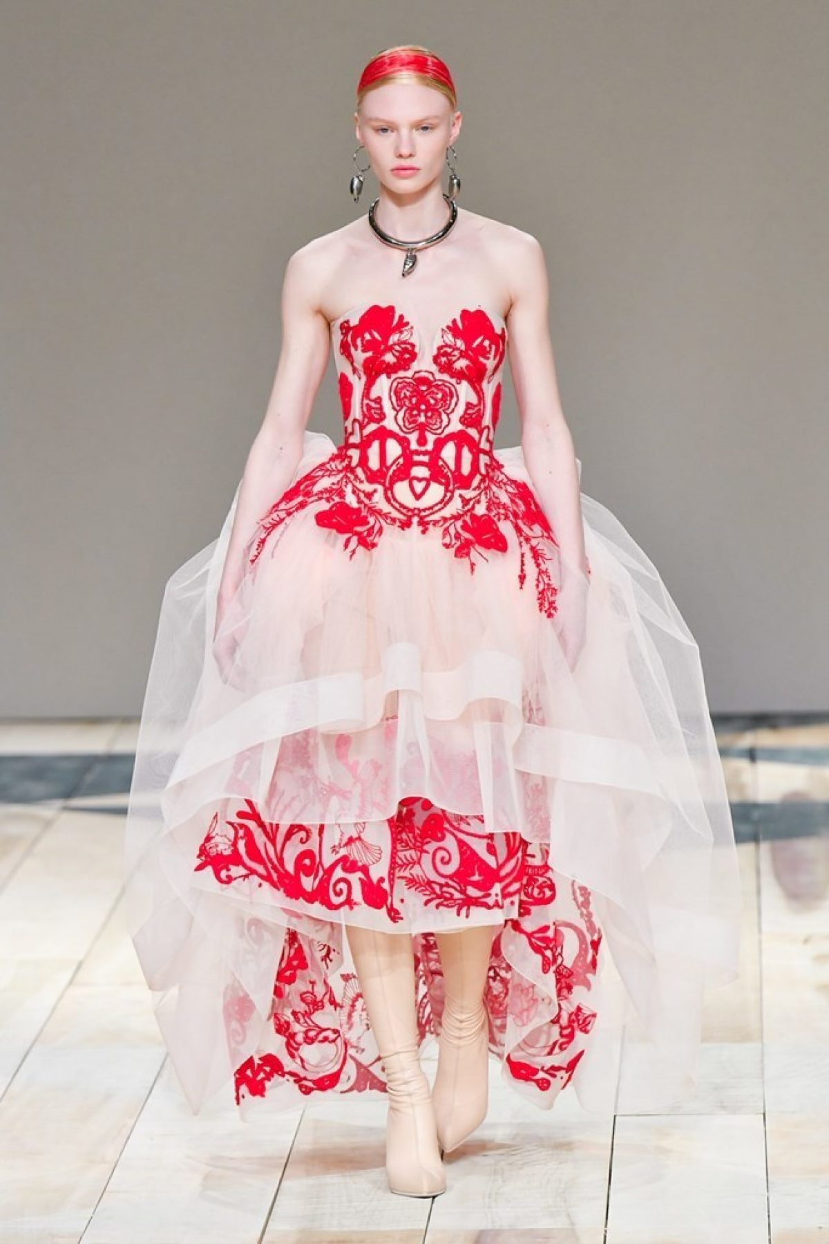 <span class="hot">Hot <i class="fa fa-bolt"></i></span> Alexander McQueen | Highlights | Pfw |